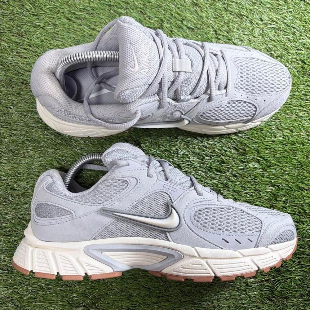 Nike Men's Grey and Purple Trainers